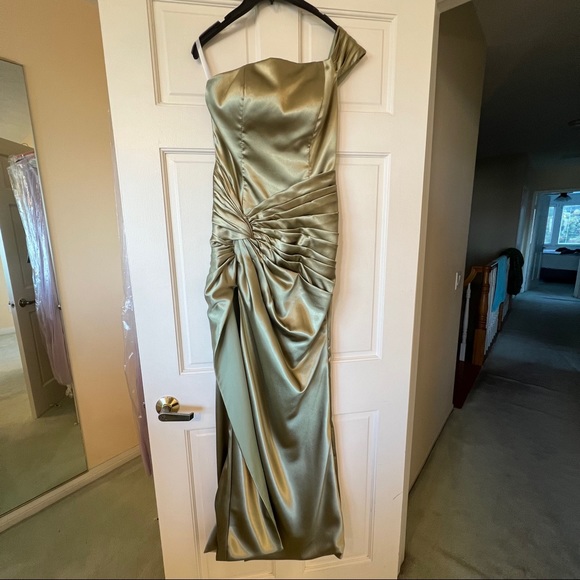 Sage green custom formal gown - Picture 3 of 4